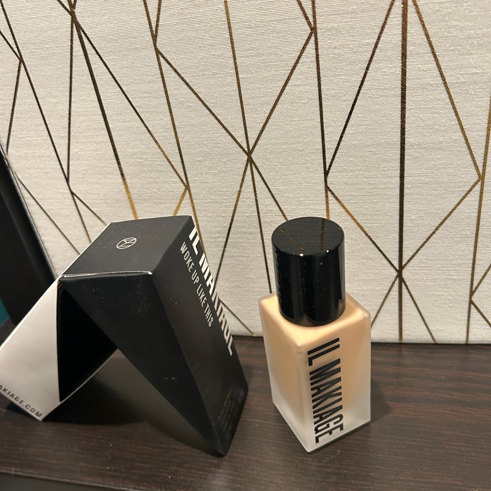 IL MAKIAGE Woke Up Like This Flawless Base Foundation Cream light fair #60, 30ml - Picture 2 of 5